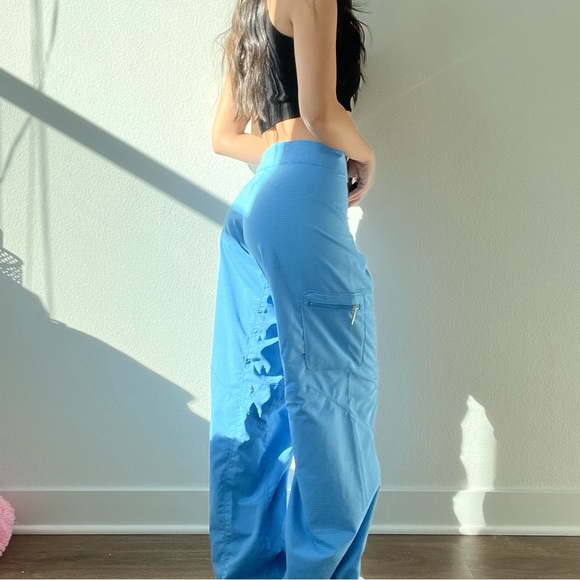 nike track pants - Picture 3 of 4